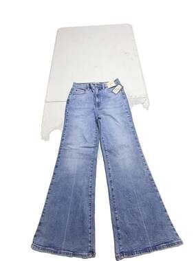 Universal Thread Women's High-Rise 70s Flare Jeans Light Wash Size 8 Short